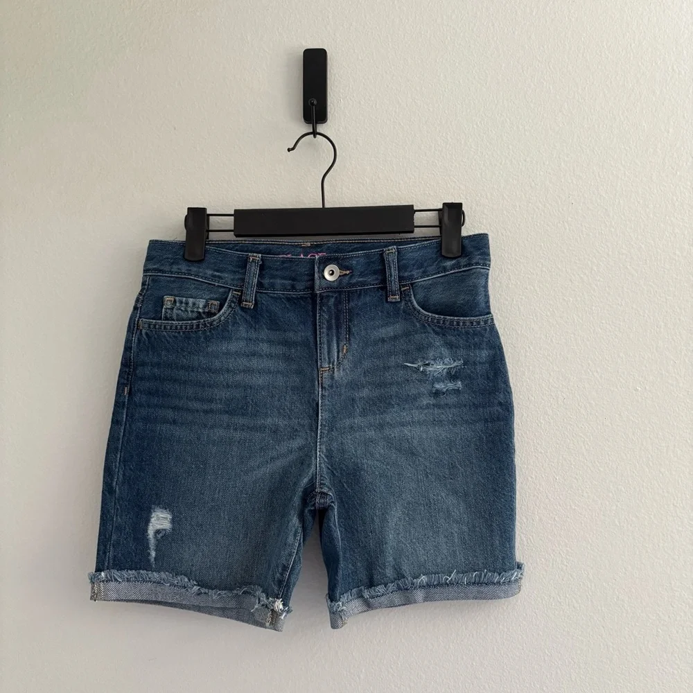 NWOT: The Children’s Place‎ • Distressed Midi Short